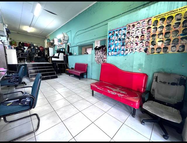 1,100M² RETAIL FOR SALE IN EAST LONDON CENTRAL